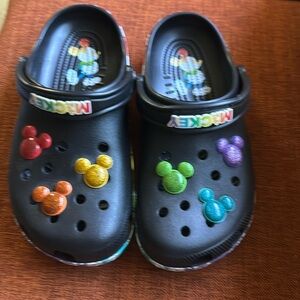 CROCS Disney Classic Rainbow crocs Mickey sz 6 J